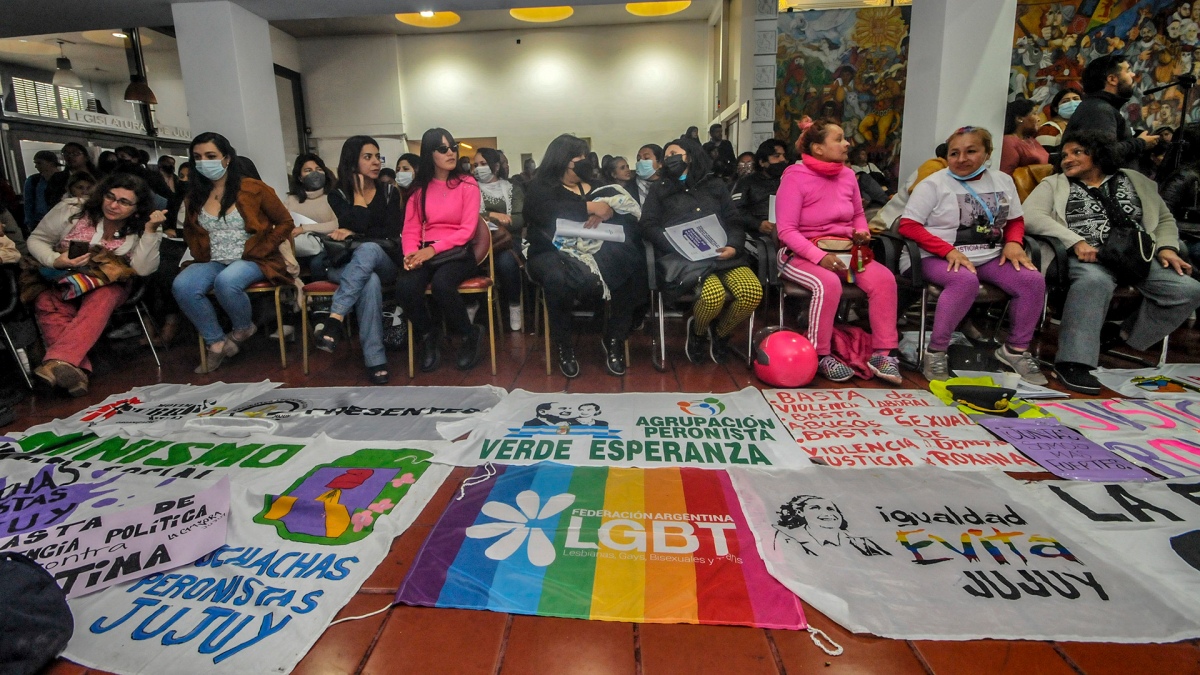 marcha LGBT No hay democracia sin mujeres; no hay democracia paritaria con violencia política