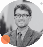 Líder académico y economista aplicado con más de dos décadas de experiencia internacional en gestión del cambio y liderazgo estratégico. Decano Académico y profesor en la escuela de posgrado en la Universidad de Middlebury, California. 
Creador y director de equipo de proyectos para América Latina en el Centro de Desarrollo de la OCDE.
