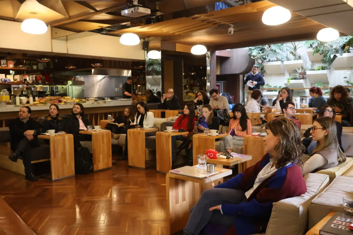 Democracia bajo tensión: El lenguaje autoritario como señal temprana de erosión en Colombia